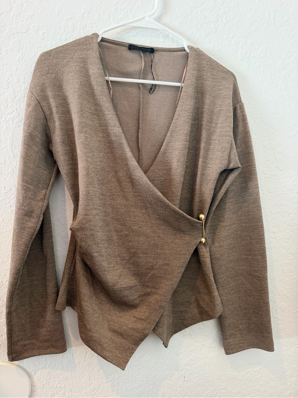 Zara Taupe Wrap Front Knit Top Gold Tone Clasp Long Sleeve Size Small